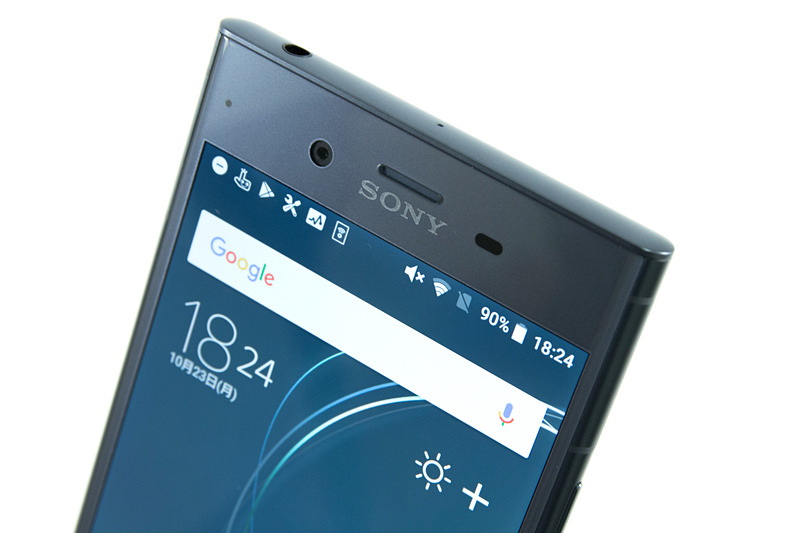 電源ボタンに指紋センサーを備える。シャッターボタンを搭載