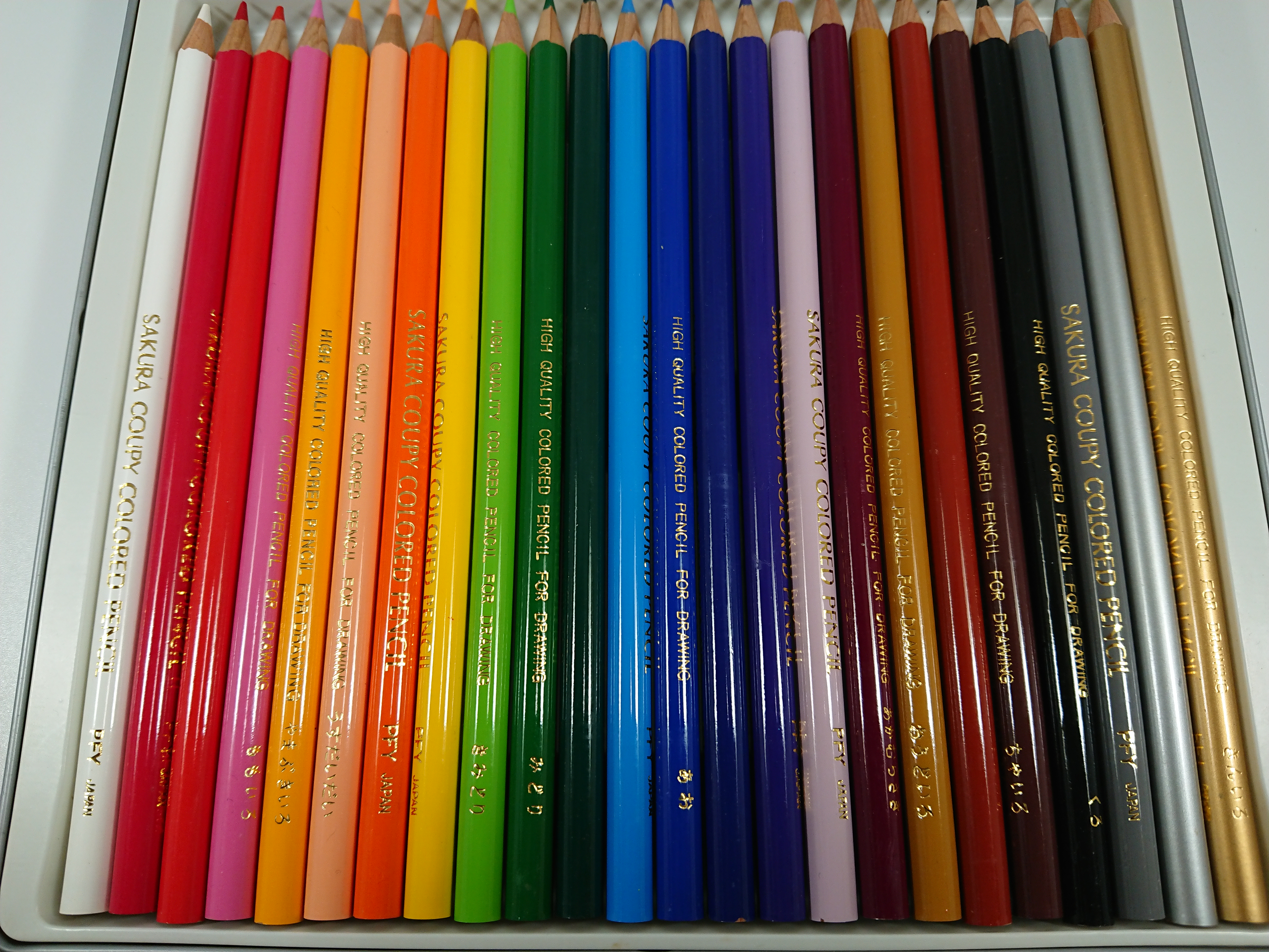 5056×3792ドット。リンク先は無加工。屋外の撮影例は曇天下で撮影