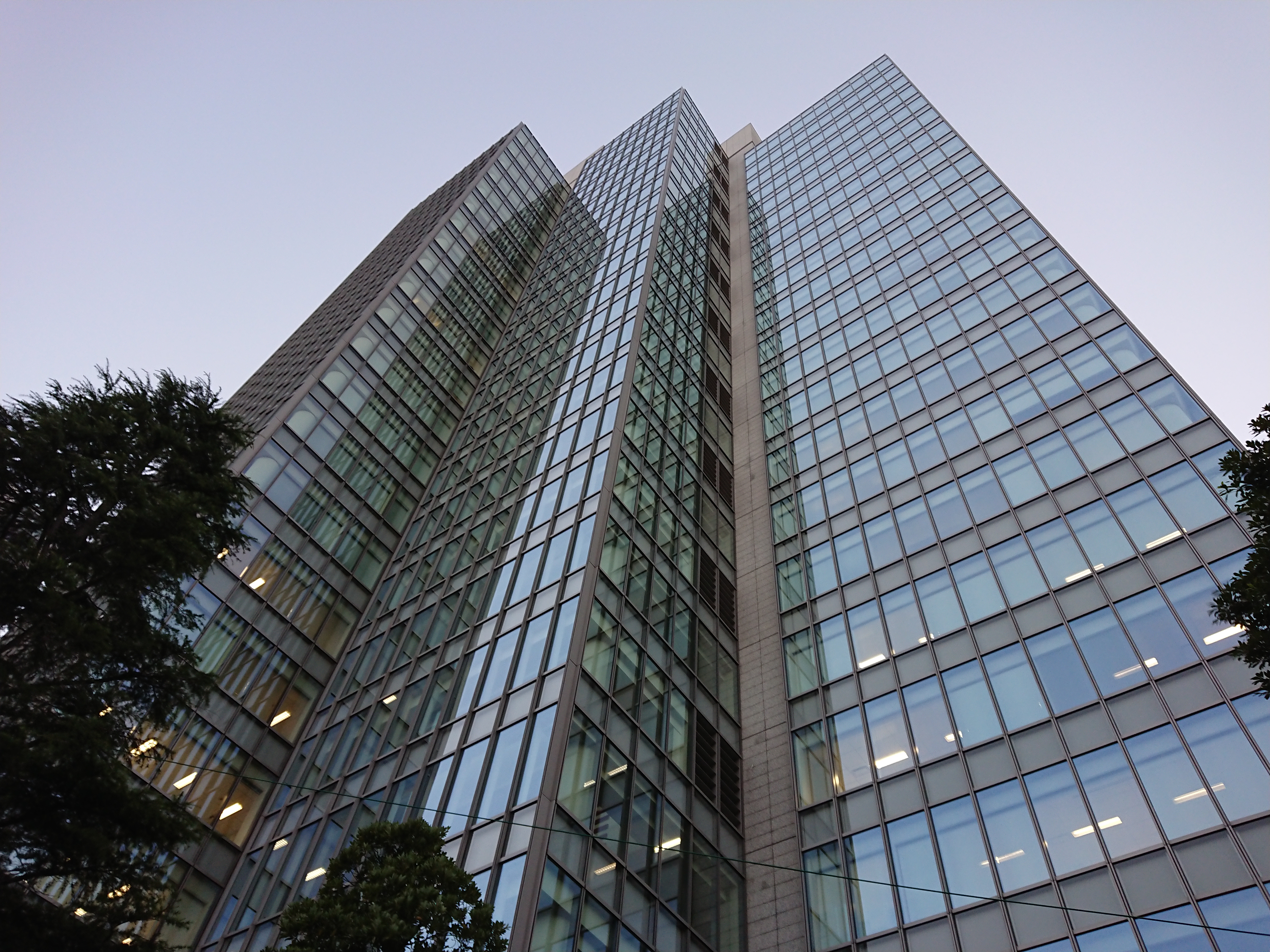 5056×3792ドット。リンク先は無加工。屋外の撮影例は曇天下で撮影