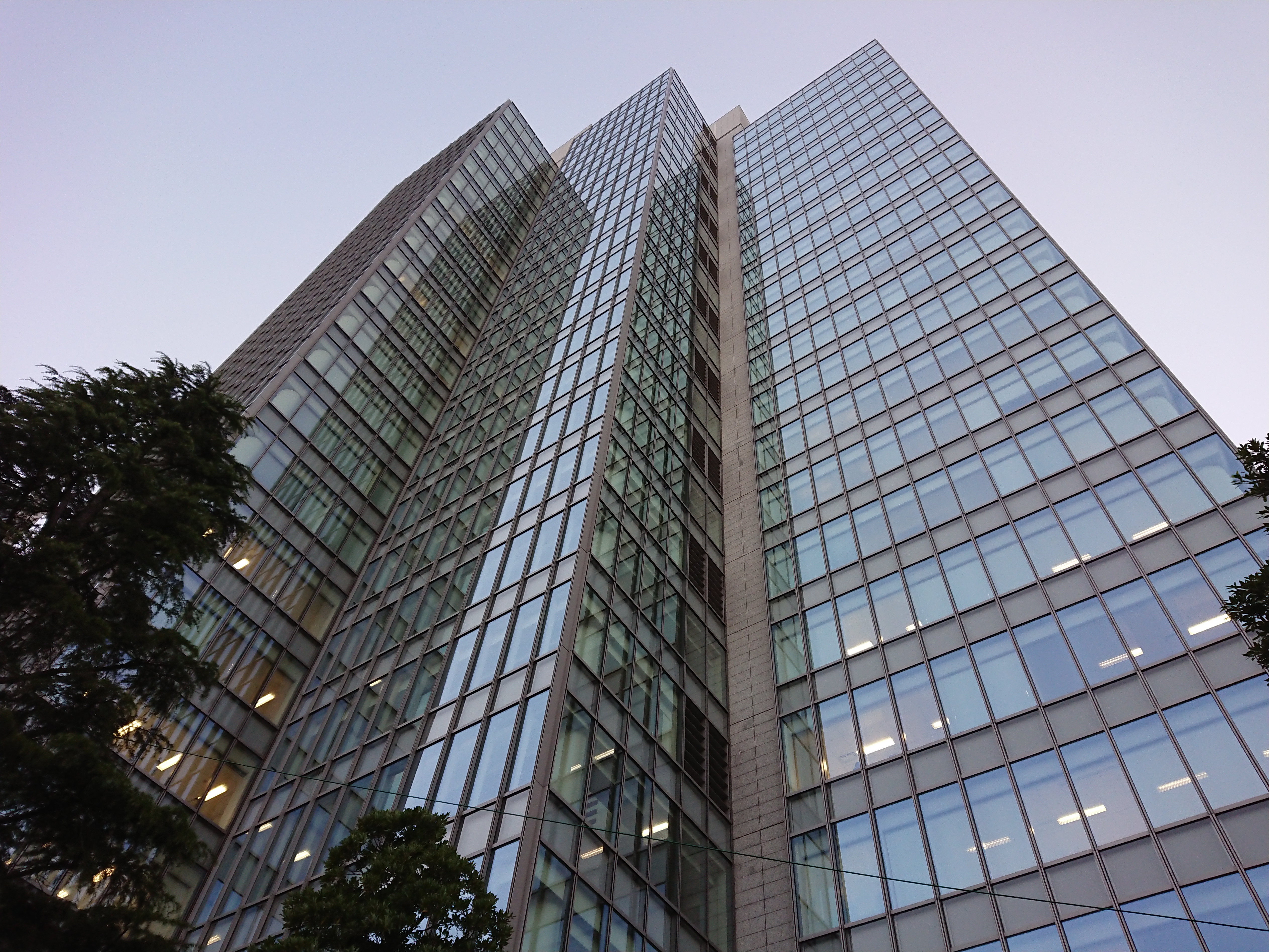 5056×3792ドット。リンク先は無加工。屋外の撮影例は曇天下で撮影