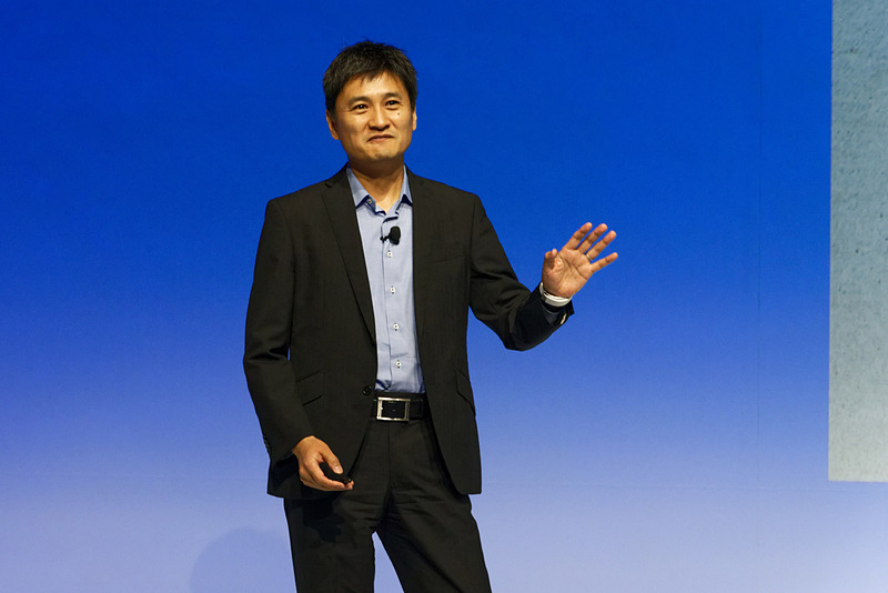 ソニーモバイルコミュニケーションズの村田和雄氏も壇上に