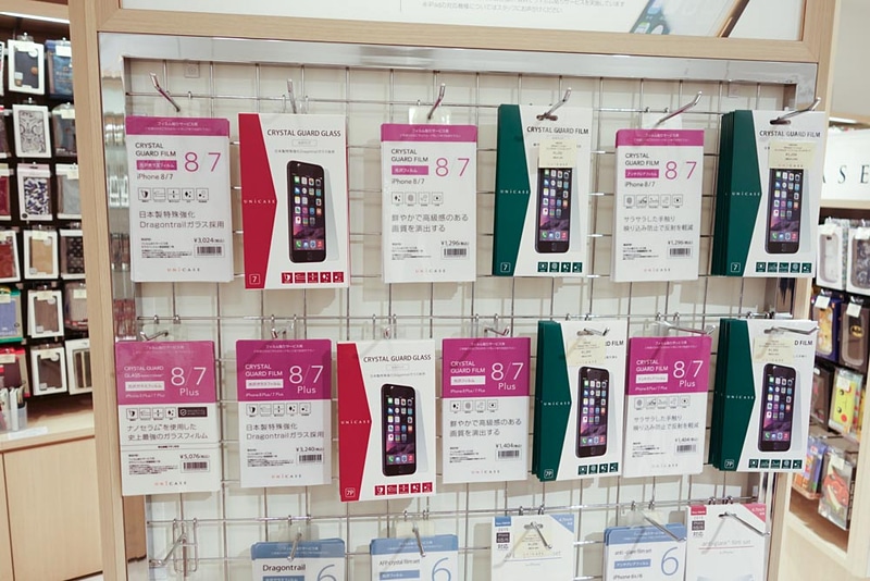 フィルムのラインナップ。iPadのフィルムもキレイに貼ってもらえるのはかなりありがたい