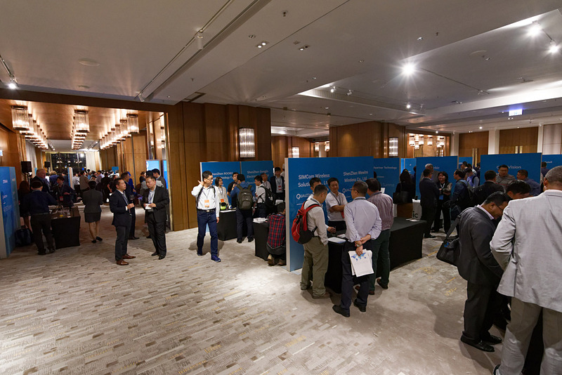 4G/5G Summit Expoの会場スペース。食事をとりながら商談できるようになっていた