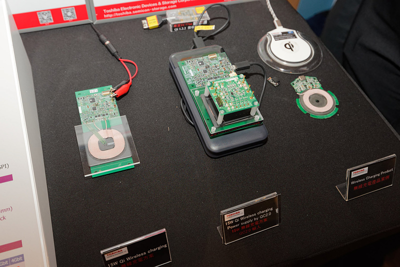 東芝はワイヤレス充電規格「Qi」用のICチップも開発している。5/10/15Wの3種類の出力に対応する製品をラインアップする