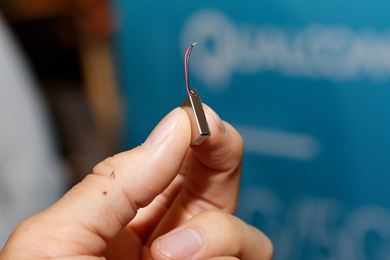 日本電産が展示していた振動モータ。超小型にもかかわらず、「オーバードライブ」によって電圧を瞬間的に高められるようにし、メリハリあるハプティクスを実現する