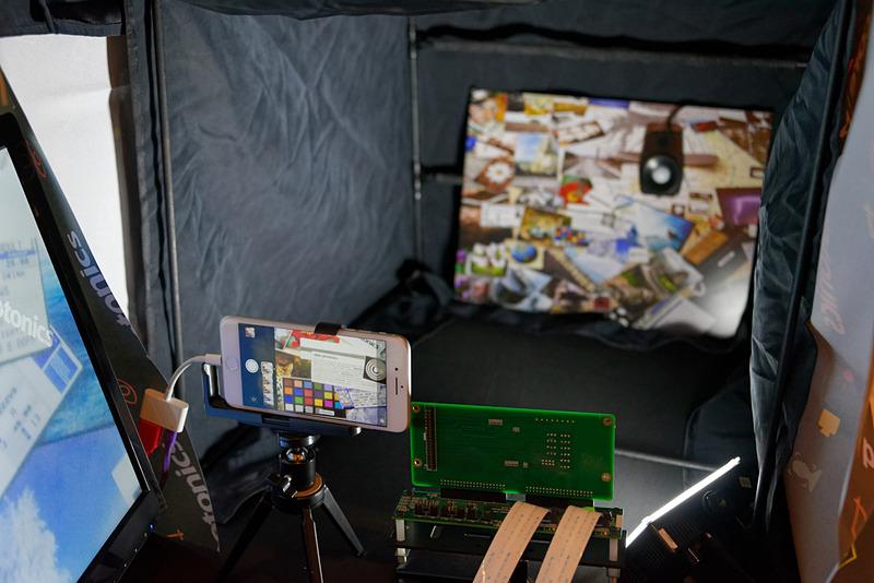 イスラエル企業Corephotonicsが開発するスマートフォン用の光学ズーム搭載デュアルカメラモジュールの展示