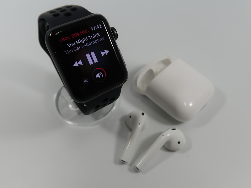 外出するときは、Apple WatchとAirPodsのみで、音楽を楽しめる