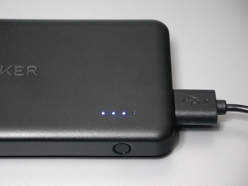 残量は4段階のLEDで表示される