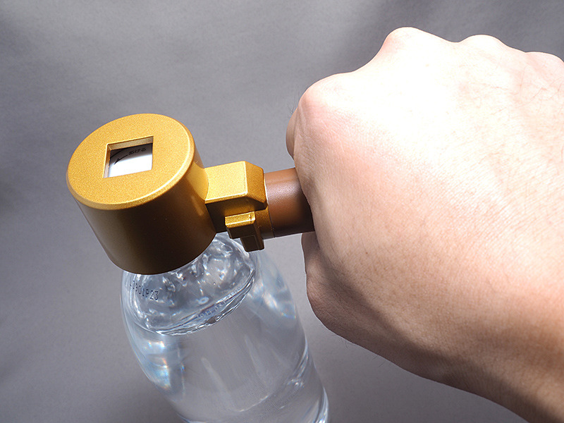 しかし雰囲気は抜群。緩解音を再現するため、ペットボトルは炭酸飲料にすることを強くお勧めしたい