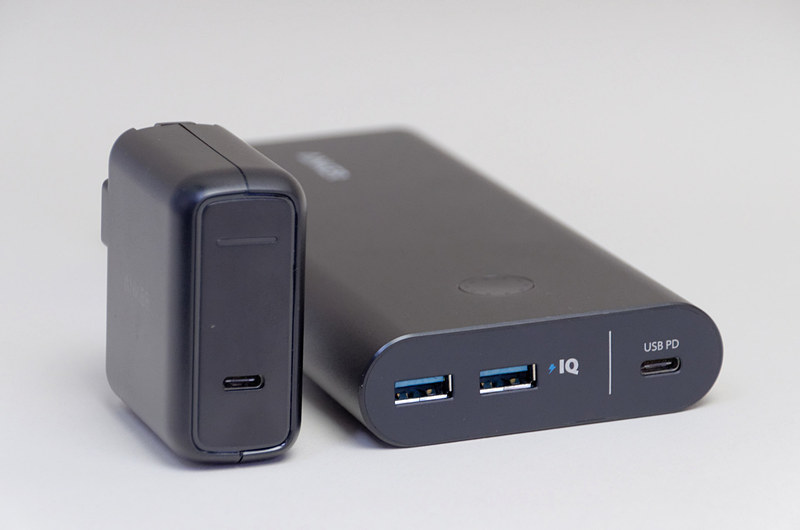 PowerCore+ 26800mAh PDと付属ACアダプター