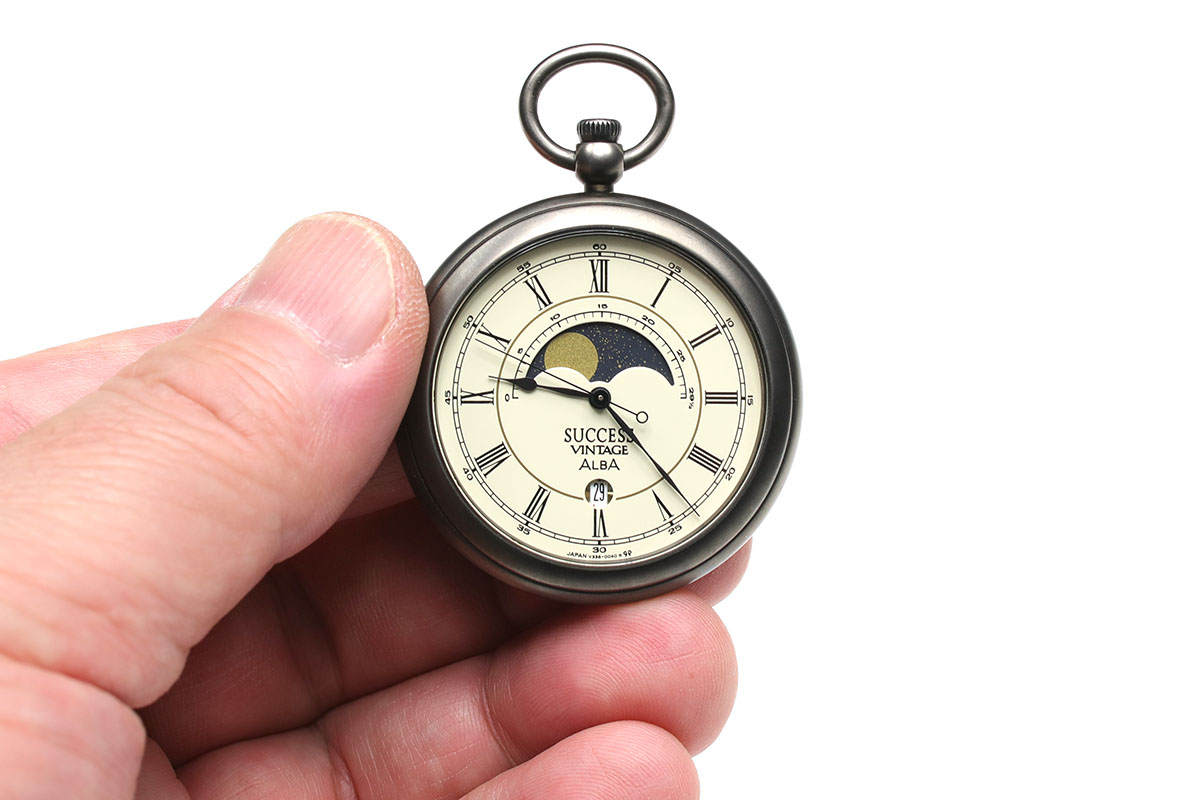 セイコー「ALBA SUCCESS VINTAGE」のポケットウォッチ。現在は廃番品のようですが、1万円しなかったと思います。