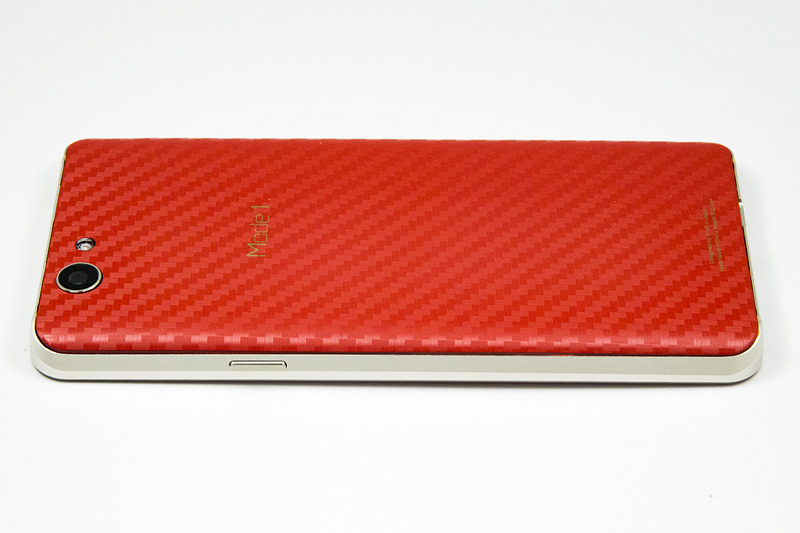 右側面に電源ボタン