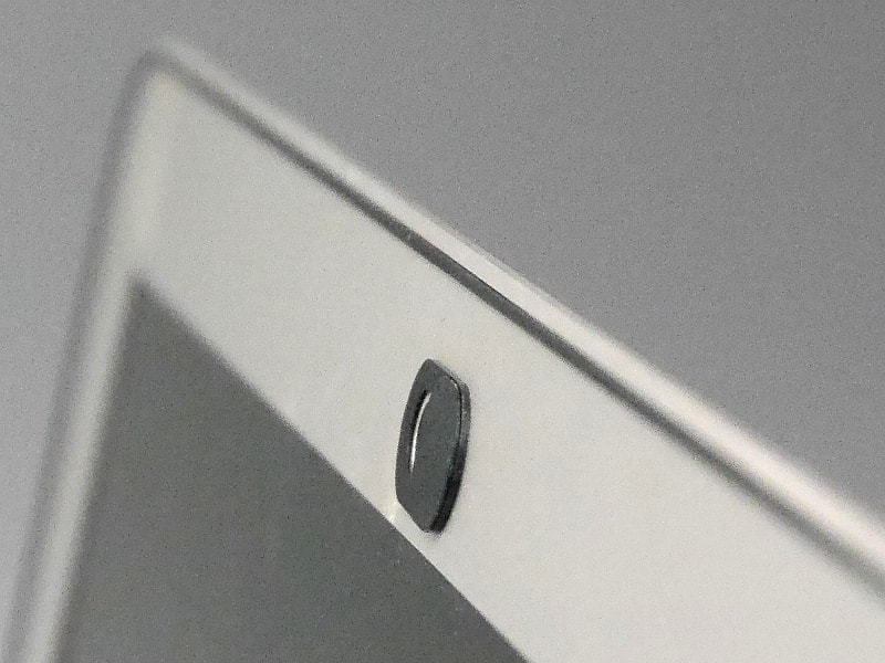 厚み0.7mmということで、ノートパソコンを閉じる場合も邪魔になりにくい