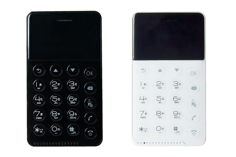 フューチャーモデルの「NichePhone-S」。ほぼカードサイズで質量は38g。シャツの胸ポケットに入れても違和感のないサイズ・質量のSIMロックフリー携帯電話です。実勢価格は1万1000円弱。カラーはブラックとホワイトが用意されています。