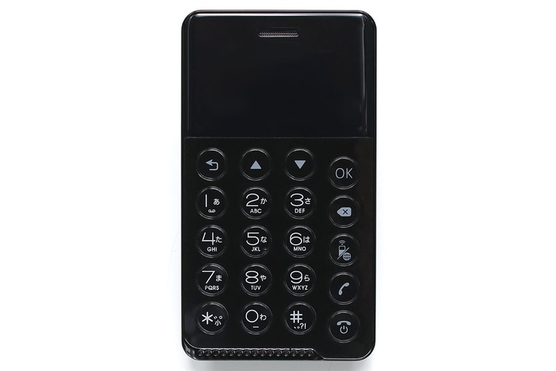 カードサイズの端末ながら、ボタンはまずまずの押下感があり、隣り合うボタンがやや離れていて、わりと押しやすいです。テキストは「トグル入力」で打ち込みます。