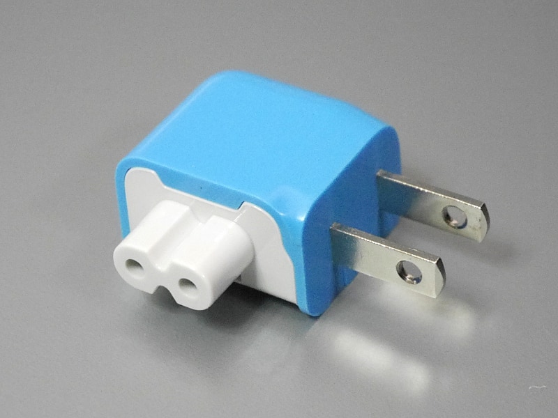 製品本体。敢えてアダプター本体と異なるカラーリングなのが面白い