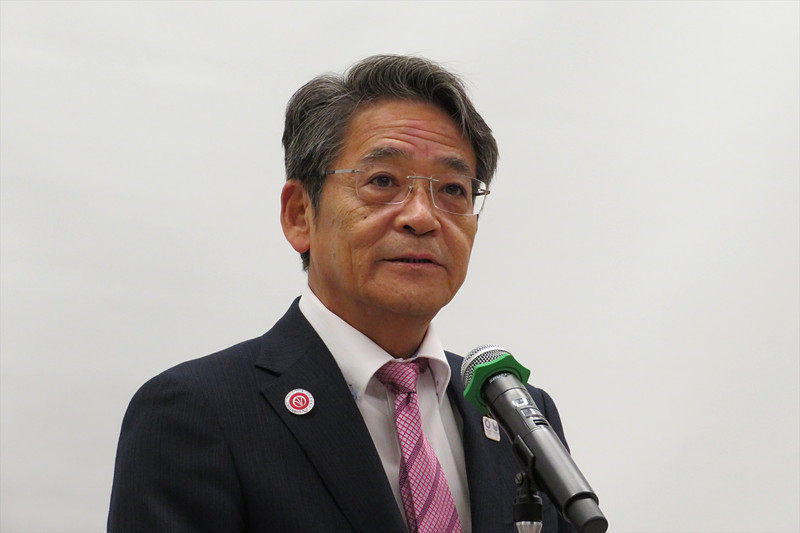 飯塚市長の片峯誠氏