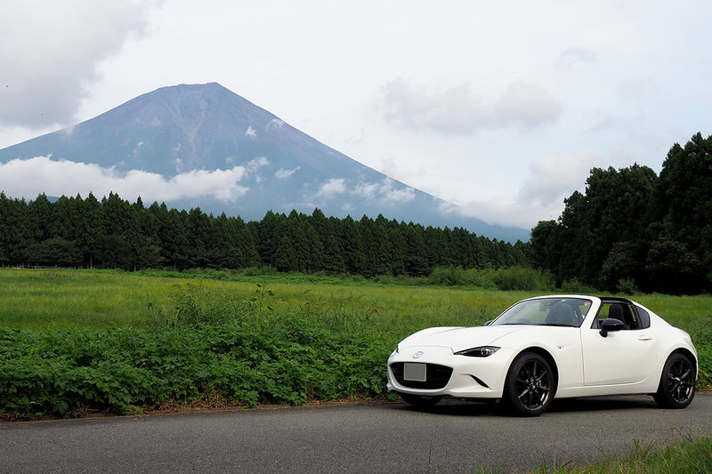 山岳方面へのドライブが好きな筆者ですが、エンジンに余裕がありつつ軽い車体の「ROADSTER RF」だと、峠道なども楽しく走れます。