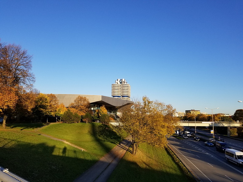 背面のデュアルカメラの広角で撮影