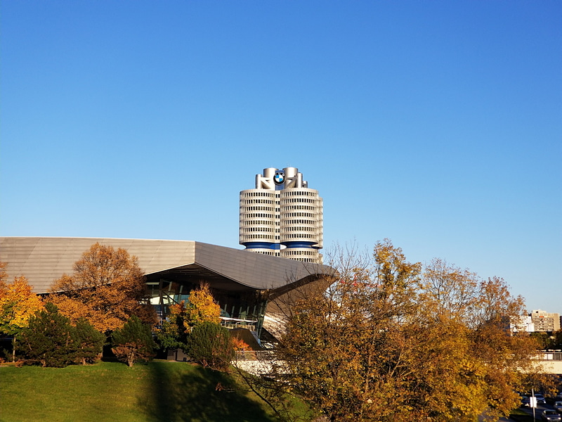 背面のデュアルカメラの望遠で撮影