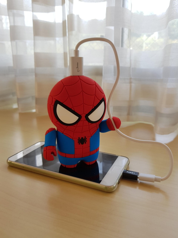 自由に可動する両腕でいろんなポージングを決めよう