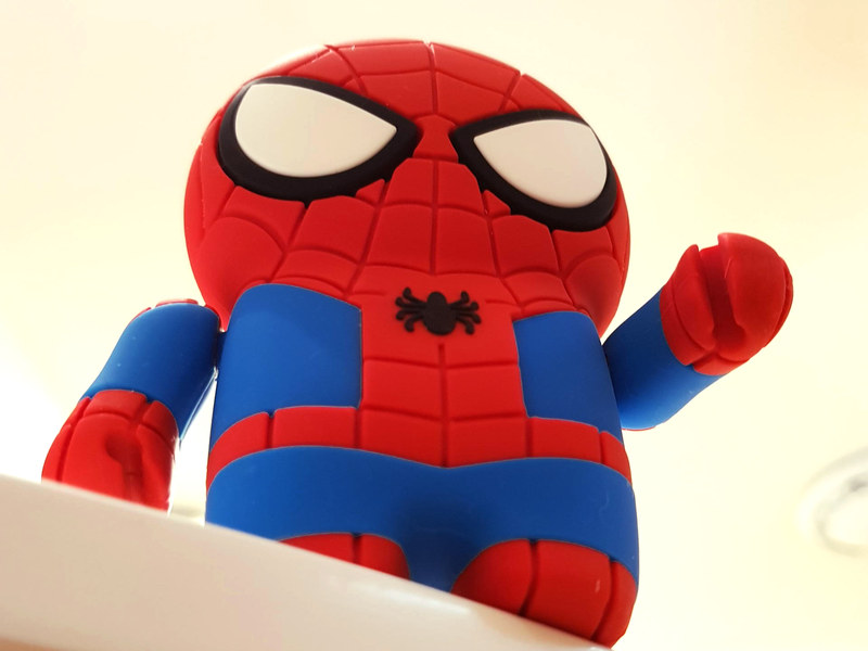 バッテリーとして使うだけでなく使途以外もいろいろ楽しめそうなスパイダーマン・バッテリー