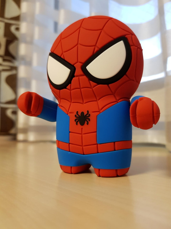 両腕は自由に稼働する