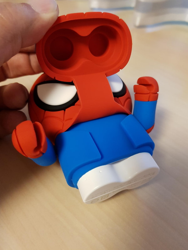 ブーツを引っ剥がすと味気ないバッテリー本体が露出する