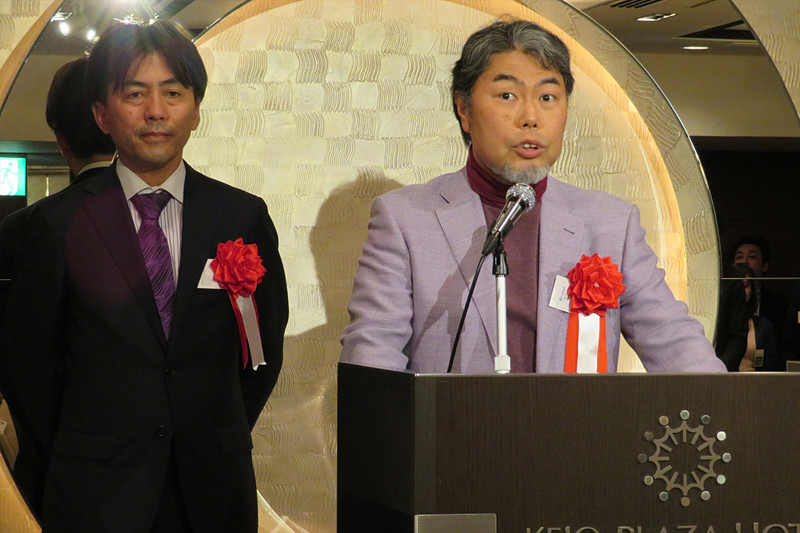 代表理事に就任したエムティーアイ 上席執行役員 経営企画室長の小島勝見氏（左）とコロプラ 取締役 CFO兼CSO コーポレート統括本部長の長谷部潤氏（右）