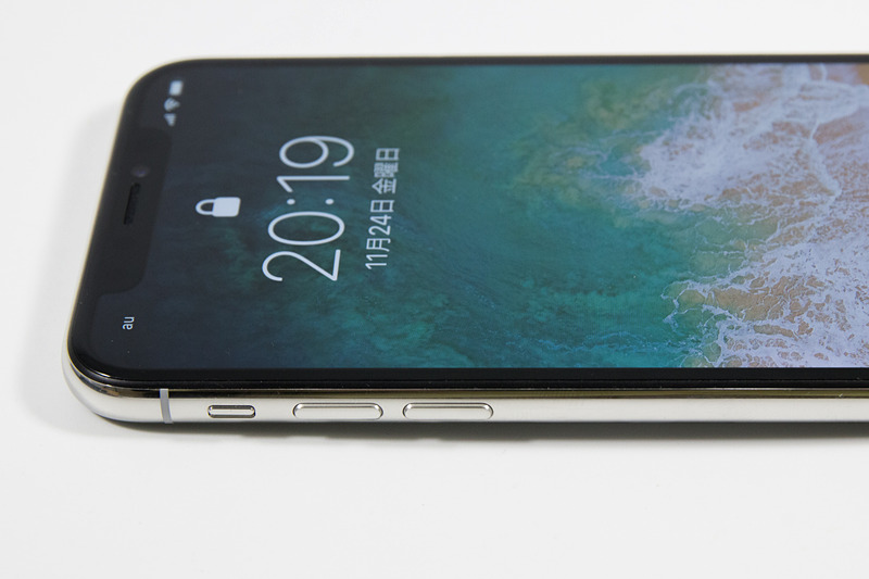 左側面にミュートスイッチと音量キー