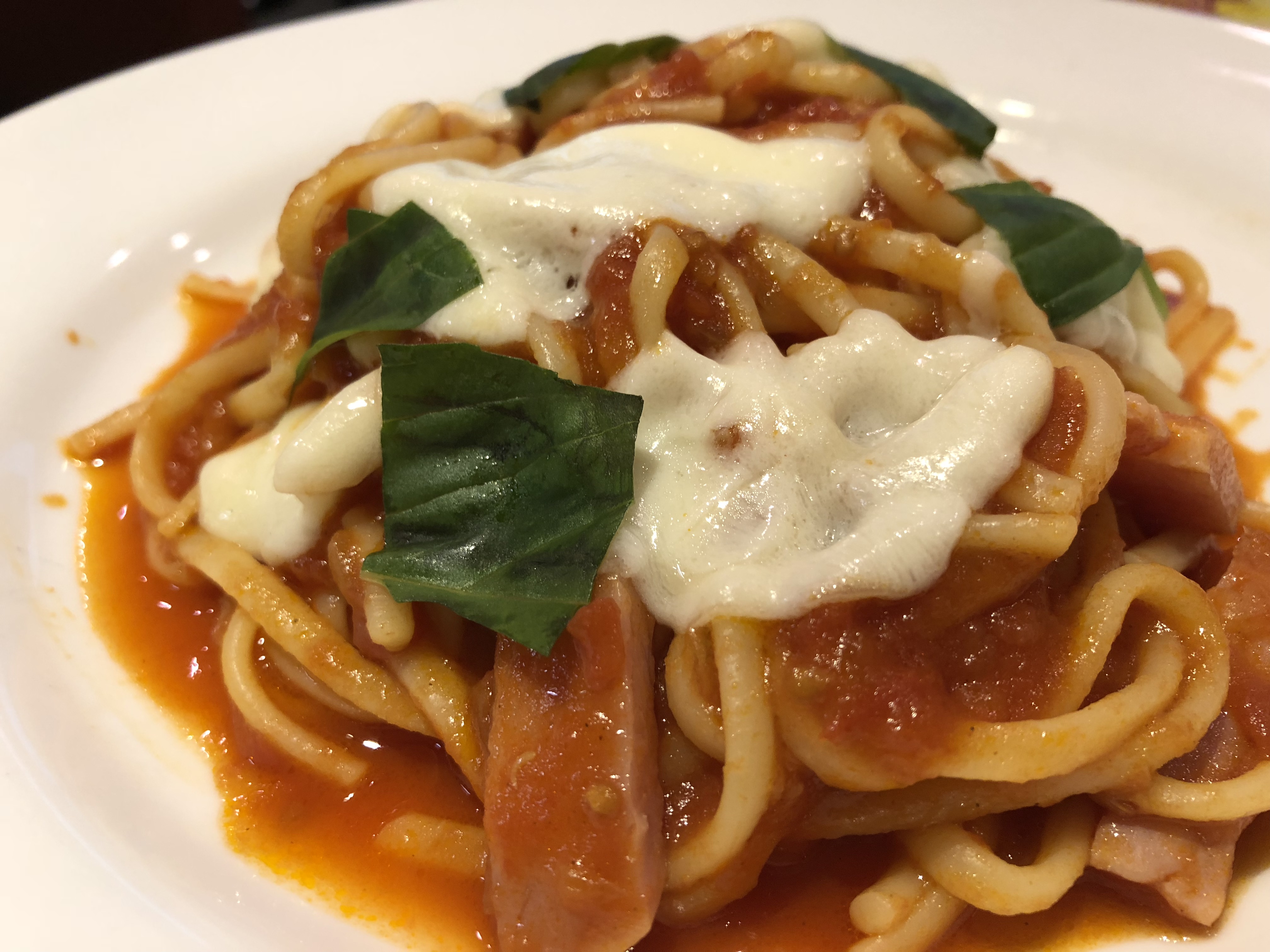 夜間の撮影例。標準画角で撮影