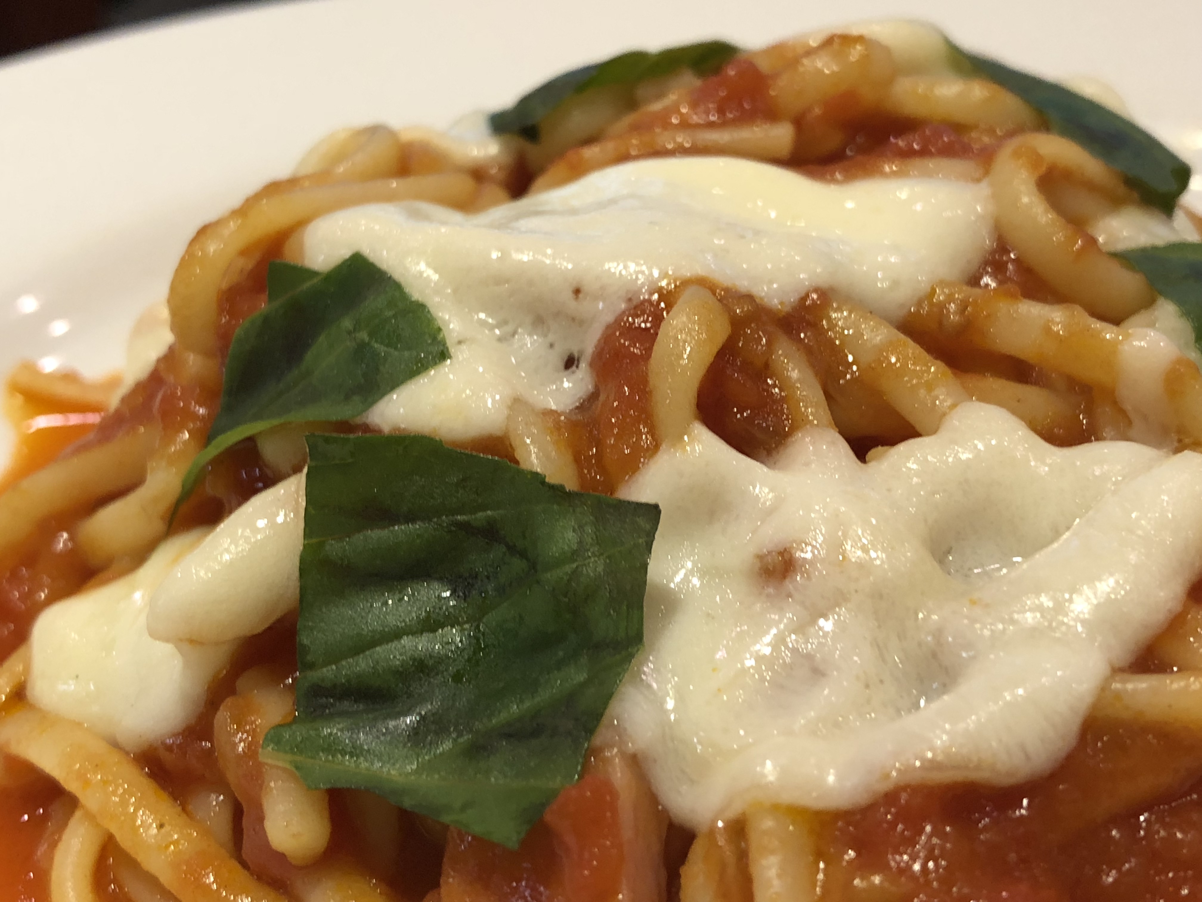 夜間の撮影例。標準画角で撮影