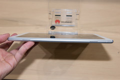 ファーウェイ、フルセグ対応の防水タブレット「MediaPad M3 Lite