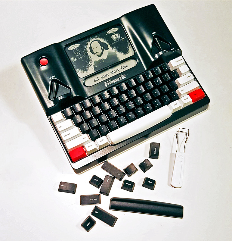 調子に乗って、ファンクションキー系を白に戻してパンダカラーを狙ったが、少し下品になっただけだった