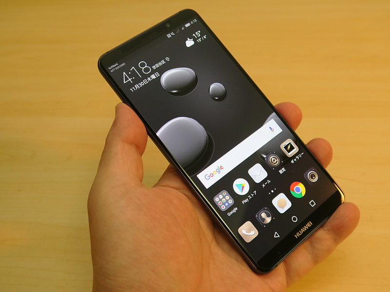 手にフィットするボディ。従来のHUAWEI Mate9よりも小さくなり、持ちやすくなった