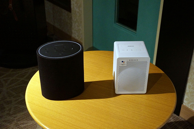 Alexa対応のP3（左）とGoogleアシスタント対応の「G3」（右）