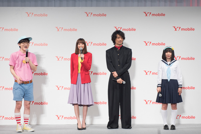 新CM「リズム縄跳び部」篇の発表では、テレビCM初出演というにゃんこスターの二人も登場した