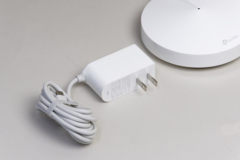 付属のACアダプター。電源ポートはUSB Type-C