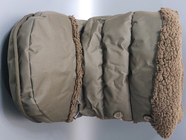 その理由は、両足が入るように横幅が広く設計されているため