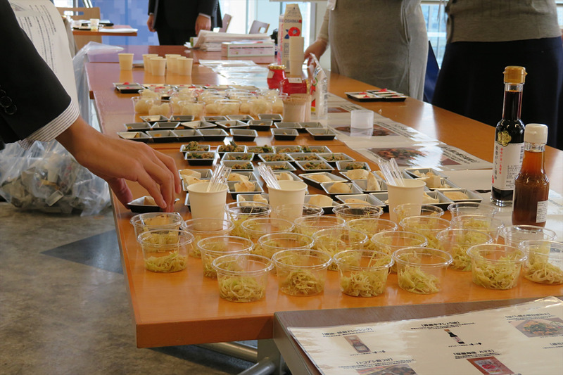 KDDI本社のカフェテリアで行われた試食会