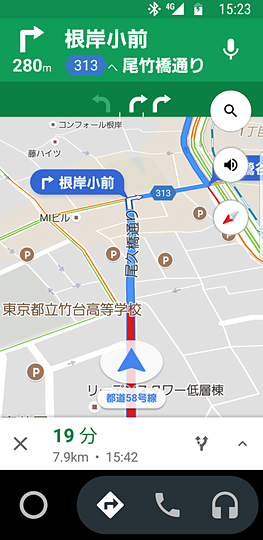 ナビ中の画面。地図の拡大縮小関係の要素はかなり絞り込まれています