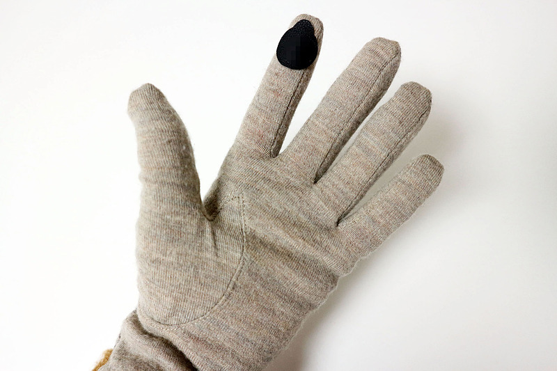 デザインが気に入り購入したものの、スマホ対応でないがために2年ほど眠っていた手袋に使用