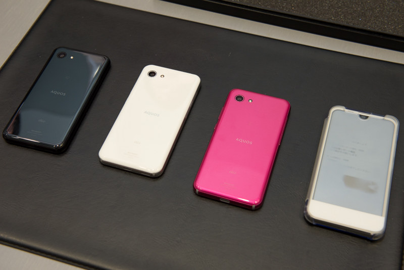 「AQUOS R compact」（au版）