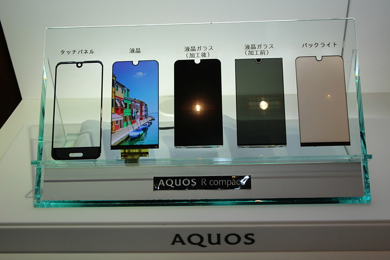 AQUOS R compactのディスプレイパネルの構造