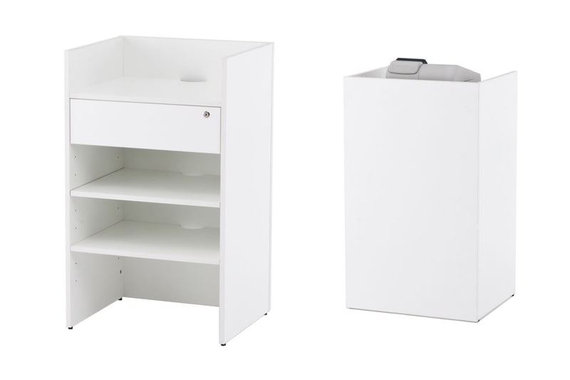 アール・エフ・ヤマカワの「Jシリーズ レジカウンター RFRGC-WWP」。ショップでレジを置くために使う台です（もちろんレジは付属しません）。机面の高さが850mmで、作業スペースは幅560×奥行き482mm。引き出しや棚まで付いています。※画像はメーカーウェブサイトより抜粋。