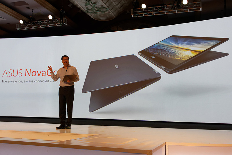 スマートフォンとPCの両方の分野で存在感を示してきたASUS。それらを踏まえたうえで「新たなチャプターが始まる」と語り、NovaGOを披露したASUS CEOのジェリー・シェン氏