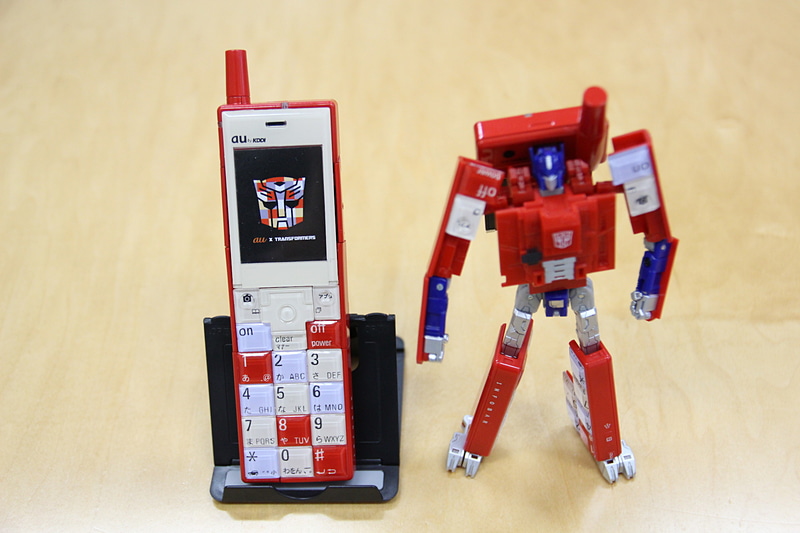 INFOBARからロボットに変形