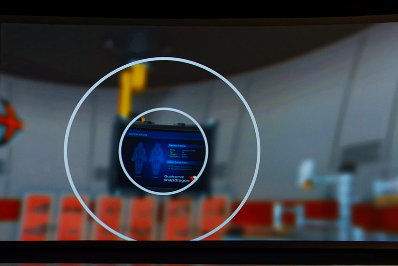 注目している箇所のみを詳細にレンダリング。ぼやけている周辺視界は粗くするといった工夫で処理を高速化する