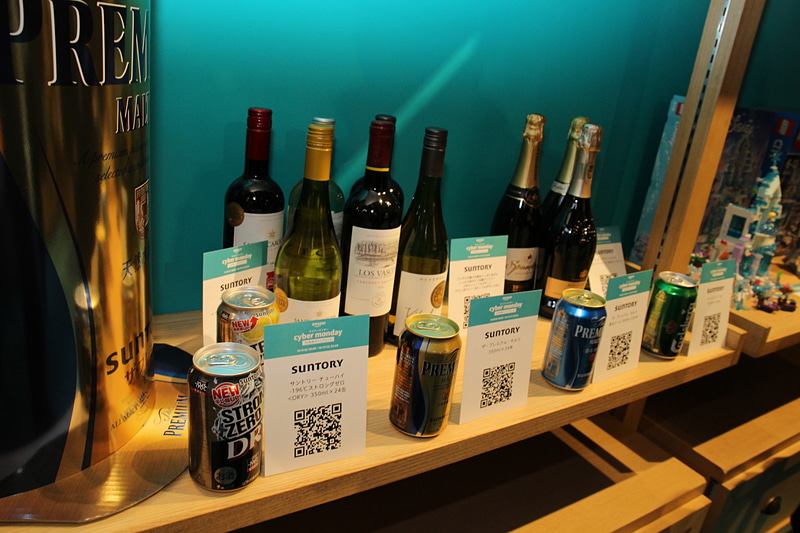 サイバーマンデーセールの紹介コーナー。SIMフリースマホも並ぶ