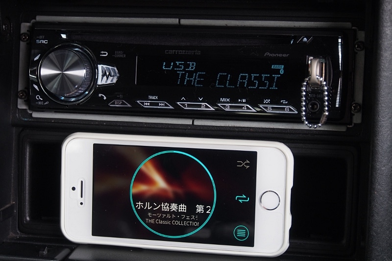 パイオニアのカーオーディオ、「カロッツェリア DEH-5400」とiPhone